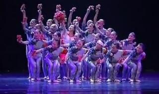 绣红旗舞蹈 绣红旗舞蹈