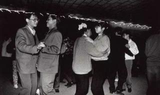 深圳警察突袭夜店 深圳警察突袭夜店